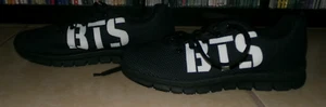 BTS KPOP BLACK WOMAN FLAT SNEAKERS SIZES 41/10 U.S BUTTER DNA IDOL BOY WITH LOVE - Afbeelding 1 van 8