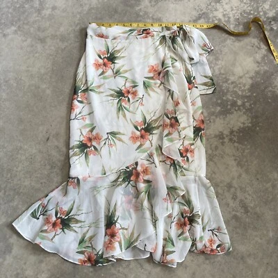Falda PatBO Mujer Talla Pequeña Blanca Floral Corbata Cintura Midi Volantes Hecha en Brasil Foto 1 de 4