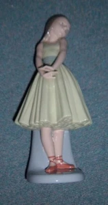 Lladro C-12 junges Mädchen in grünem Kleid mit Händen Kreuz 10" keine Chips oder Risse - Bild 1 von 8