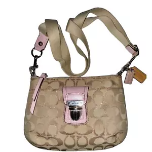 COACH Bag Trim SwingPack Crossbody Beige Signature Canvas with Pink Leather Trim - Foto 1 di 14