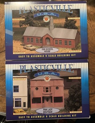 Bachmann Plasticville USA N-scale  1930s School House And Pink Lady Boutique New - Image 1 of 4