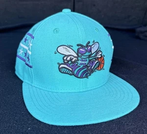 VINTAGE 90s NEW ERA 9FIFTY HARDWOOD CLASSICS CHARLOTTE HORNETS SNAPBACK HAT - Bild 1 von 4