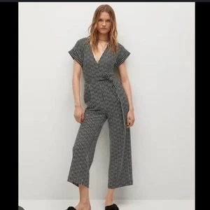 MNG Jumpsuit schwarz weiß Struktur Strick Gürtel weites Bein XS V-Ausschnitt Maxilänge - Bild 1 von 18