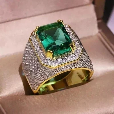 Anillo de boda de 3 quilates con corte esmeralda verde simulado para hombre enchapado en oro amarillo de 14 quilates Foto 1 de 4