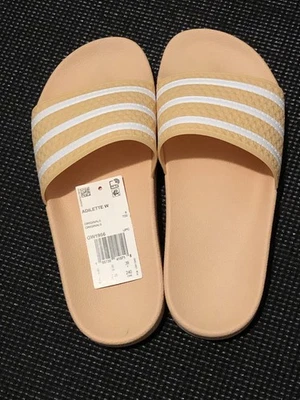 Sandalias Adidas Adilette en melocotón, talla 7 para mujer Foto 1 de 4