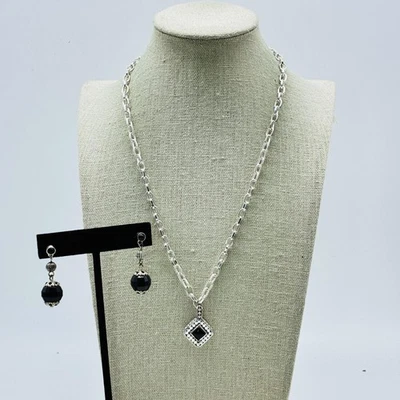 Juego de pendientes collar Napier para mujer tono plata piedra negra colgante gota Foto 1 de 4