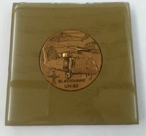 BLACKHAWK UH-60 CHALLENGE COIN DISPLAY PLAQUE with stand (Green/grain) - Picture 1 of 5