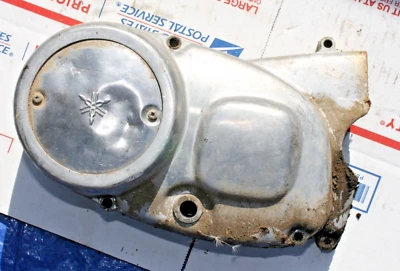 1964 Yamaha OMAHA TRAIL 55cc (MJ2T) /?????? CAPA LATERAL DO MOTOR FABRICANTE DE EQUIPAMENTO ORIGINAL (VEJA ABAIXO) - Imagem 1 de 3