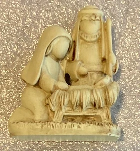 Vintage Mini Stil Harz Krippe Einteiler - Kniende Maria, Josef & Jesuskind - Bild 1 von 7