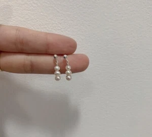 Orecchini a borchie minimalisti coreani in acciaio chirurgico con bottone naturale 4 mm piccole perle - Foto 1 di 3