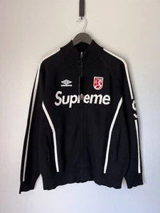 Suéter Supreme X Umbro con Cremallera - Talla Mediana - Negro - NUEVO - Imagen 1 de 7
