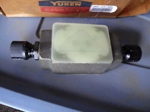 New Yuken MSW-03-Y Valve - Picture 1 of 3