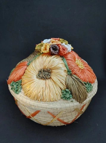 Vintage Woven Basket Domed Lid Kitsch Straw Raffia Flowers Fall Decor Retro 10" Cover