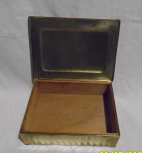 LBC C2 ANCIENNE BOITE COFFRET EN BOIS  LAITON REPOUSSE BIJOUX VIDE POCHE CIGARE - Picture 1 of 4
