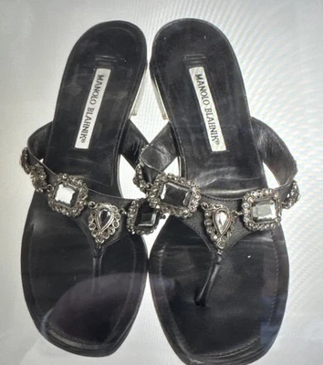 Tanga plana Manolo Blahnik Cesabi enfeitada preta tamanho 39,5 - Imagem 1 de 4