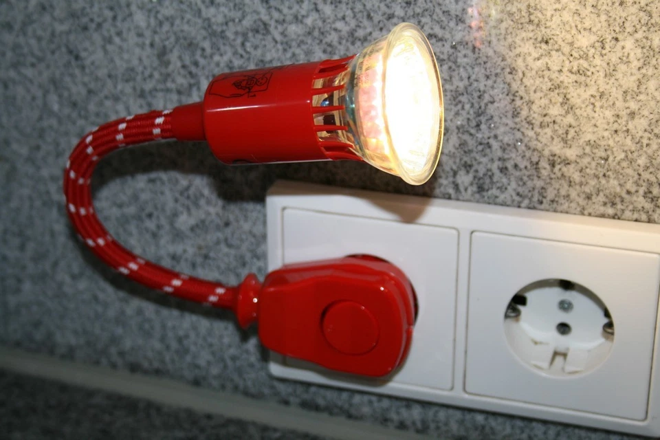 Strahler mit Stecker + Schalter + LED 1W, 230V, rot, GU10, Leselampe, Strahler - Bild 1 von 3