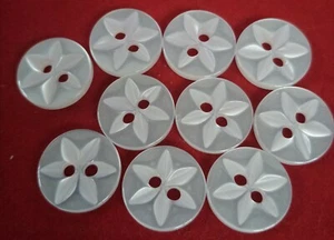 ROUND BUTTONS FLOWER ENGRAVED x10 13mm 2 sew thru holes Glossy WHITE - Picture 1 of 1