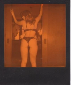 Polaroid Farbfilm Erotik Isabella BDSM Original Kopie - Bild 1 von 1