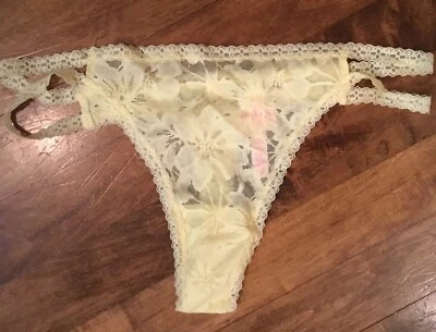 Calcinha fio dental Victorias Secret rosa renda elástica amarela corda dupla malha M nova com etiquetas - Imagem 1 de 4