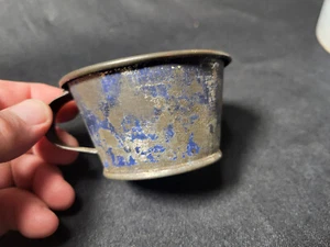 Antiker "Ein Geschenk", Kinder bemalt, blau und gold, Zinnbecher mit Henkel - Bild 1 von 20