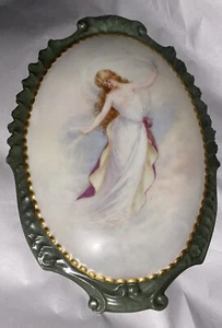 Antigua placa de pared de ninfa femenina pintada a mano marca de peinado LIMOGES FRANCIA - OVALADA - Imagen 1 de 24