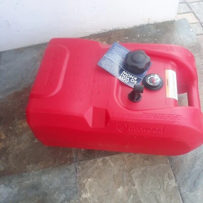 Tanque de combustible portátil para barco marino Attwood, certificado por la EPA - 6 galones con calibre 8606LPG Foto 1 de 4