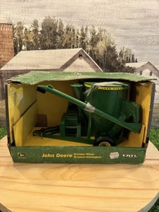 1/16 Scale Ertl John Deere Grinder Mixer Mill #5002 Farm Toy Implement NIB - Picture 1 of 6