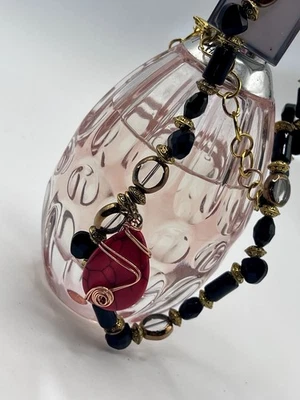 Collar colgante envuelto en alambre de piedra de jade rojo y vidrio exclusivo de Dama Lux 19 pulgadas Foto 1 de 4