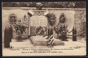 CPA Badevel, Caveau et Plaque commemorative des Enfantrs de la Commune morts po - Picture 1 of 2