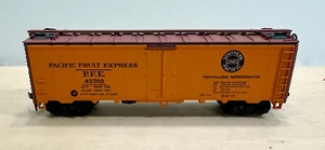 Kit de coche frigorífico Athearn 40' escala HO (montado) - Pacific Fruit Express - Imagen 1 de 4