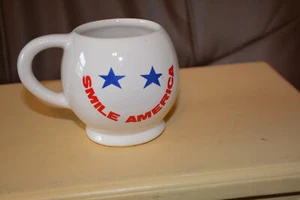 Vintige WGAR 1220 Coffee Cup Smile America - Picture 1 of 7