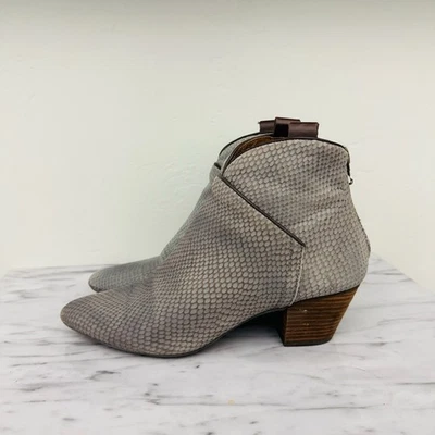 Botines con tacón de piel de serpiente carbón Sixtyseven para mujer talla 8,5” Foto 1 de 4