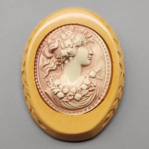 Broche de baquelita camafeo grande de colección tallado amarillo cremoso caramelo celuloide prendedor - Imagen 1 de 6