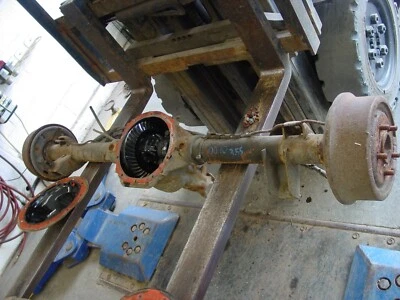 3.55 Jeep Cherokee rear axle Chrysler 8.25 94-01 29 Spline Back  - Image 1 of 4