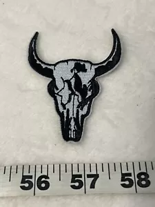 Cow Skull Western Cowboy Desert Texas Embroidered Iron On Patch New - Picture 1 of 3
