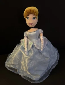 Muñeca de peluche reversible de la princesa Cenicienta y Bella de los parques de Disney - Imagen 1 de 6