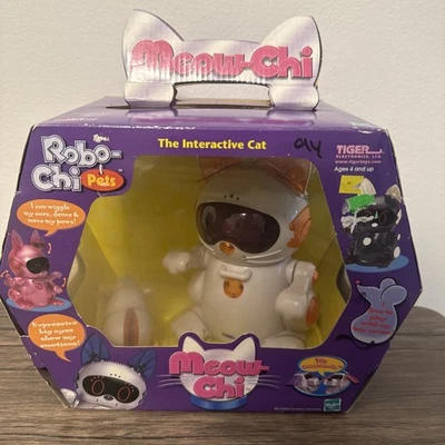 Meow-Chi Rosa Blanco Interactivo Gato Robo-Chi Mascota 2000 Tiger Electronics NUEVO Sega Foto 1 de 4
