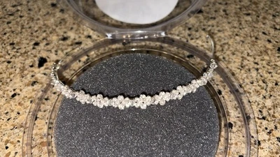 Diadema de diamantes de imitación de colección de tiara nupcial de David plateada Foto 1 de 4