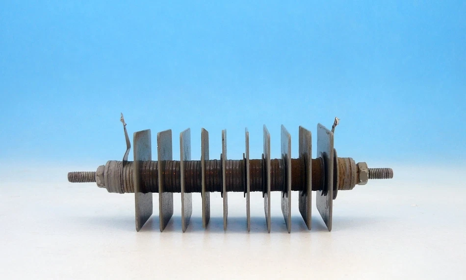 Vintage SELENIUM RECTIFIER 40x40 10 plates 300V 120mA CELL - Image 1 of 1