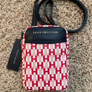 tommy hilfiger pink handbolsa