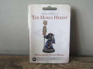 WARHAMMER 30K - SPACE MARINE ULTRA MARINES LEGION HERALD  FORGWORLD RESIN NISB - Picture 1 of 2