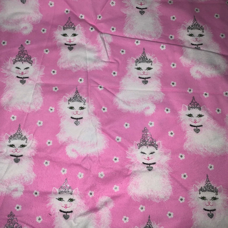 Tela De Colección Tradiciones Franela Rosa Gatos Corona Plata Flores Tela ~ 1.6 Yd x 43" Foto 1 de 1