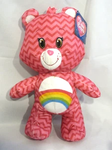~ Kelly Toy rosa Pflegebär Regenbogen ~ Chevron Zick Zack Plüschtier Stofftier 12,5 Zoll ~ Neu mit Etikett ~ - Bild 1 von 9