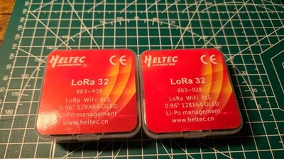 Due schede OLED 915 MHz LoRa V3 ESP32 + antenna Heltec IPEX + per Meshtastic Arduino - Immagine 1 di 4