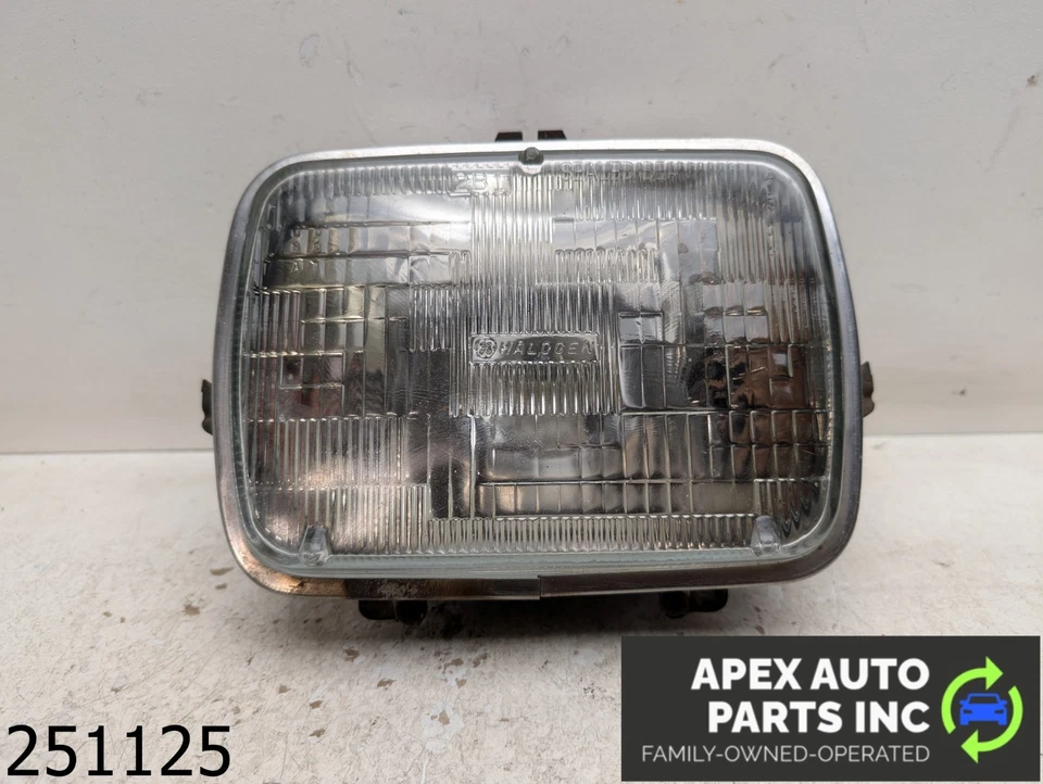 OEM 1979 Chevrolet El Camino 3.9L Headlight Bucket Foto 1 de 4