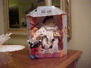 MUFFY VANDERBEAR DRESSED AS PIERROT 1ST COLLECTOR'S LTD ED CLUB BEAR NIB 1996 - Picture 1 of 2