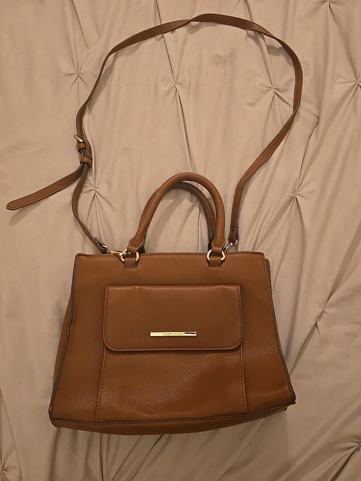 Cartera de cuero marrón para mujer Anne Klein Foto 1 de 4