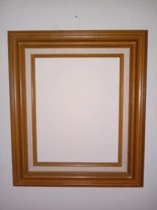 Vintage Wooden Ornate Solid Brown 8x10 Picture Frame with White Cloth - Picture 1 of 7
