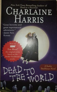 Dead to the World (Southern Vampire Mysteries, Book 4) by Charlaine Harris - Foto 1 di 3