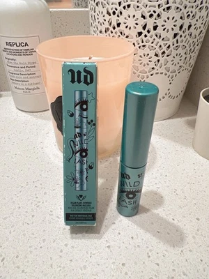 URBAN DECAY Vegan Plant-Powered VOLUMIZING MASCARA BLACK .067 OZ / 2 ML TRAVEL - Image 1 of 4